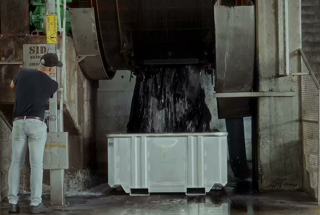 Leather dyeing